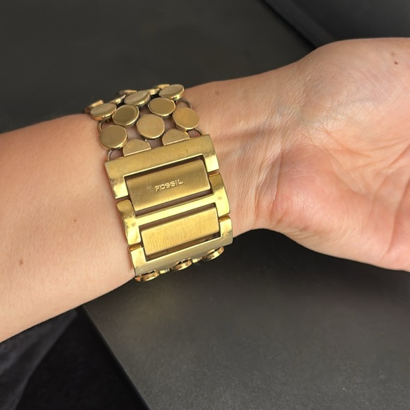 Gold Fossil Watch - Picture 8 of 8